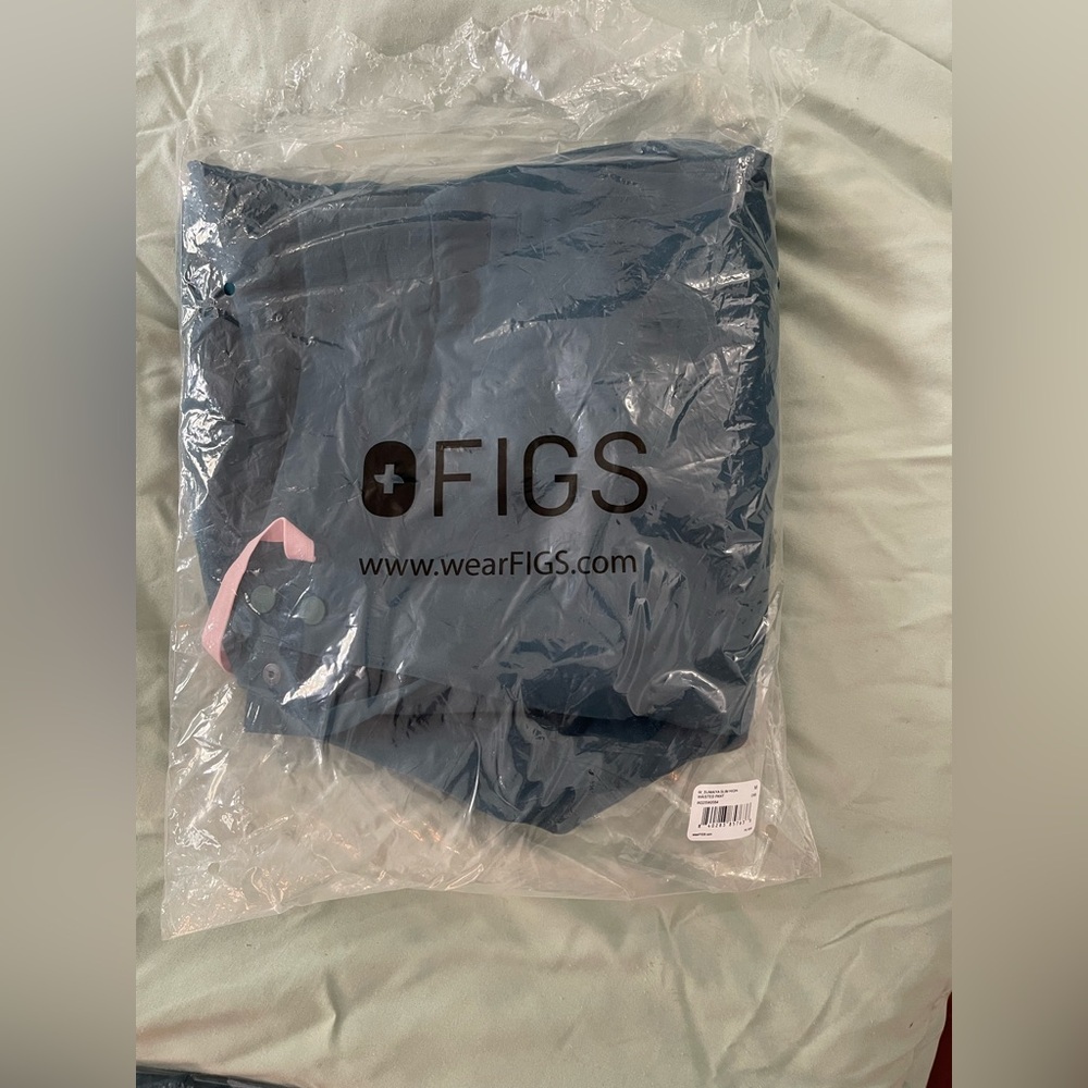 FIGS limited edition Medium sumaiya Scrub Pants (Caribbean blue)